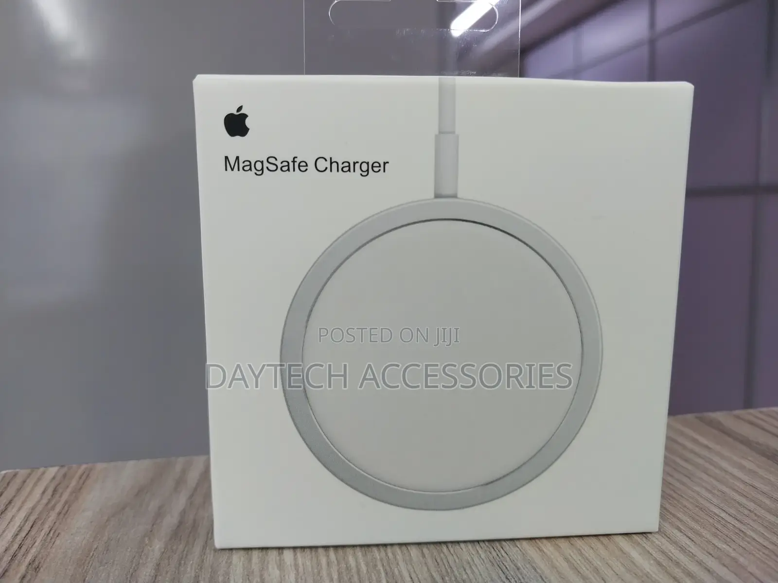 Apple Magsafe Wireless iPhone Charger - White