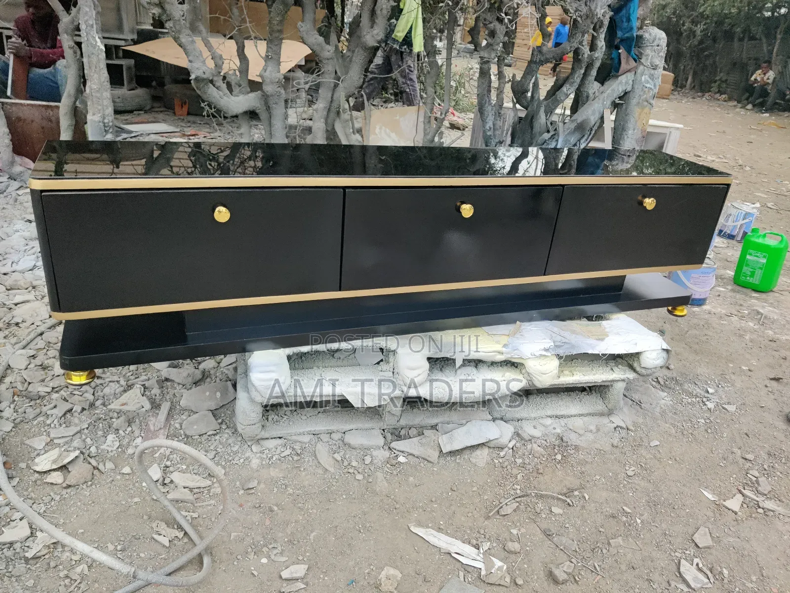 Tv Cabinet / Tv Stand (6ft)