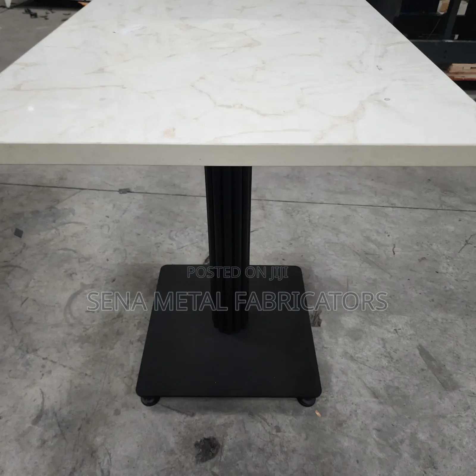 Restaurant Tables With Fancy Powder-Coated Legs Stand.