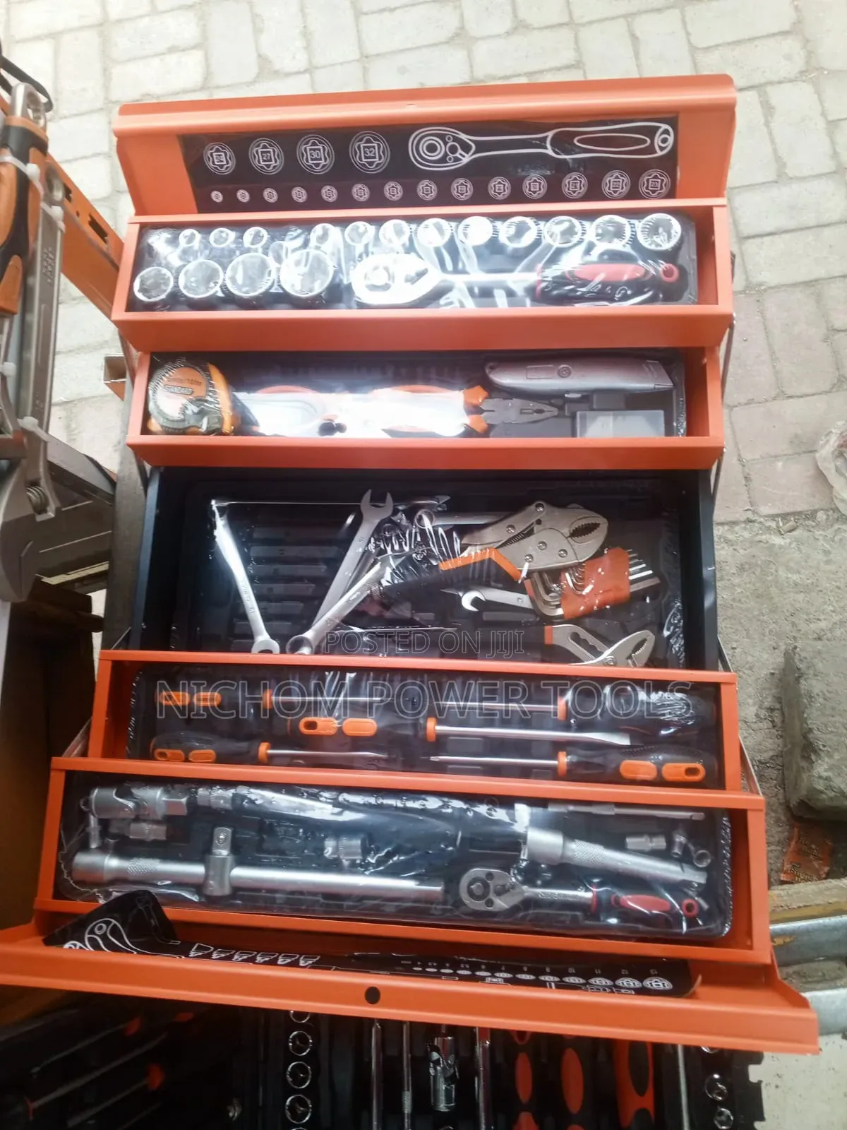 85pcs Toolbox/Toolset With Cantilever Metal Box