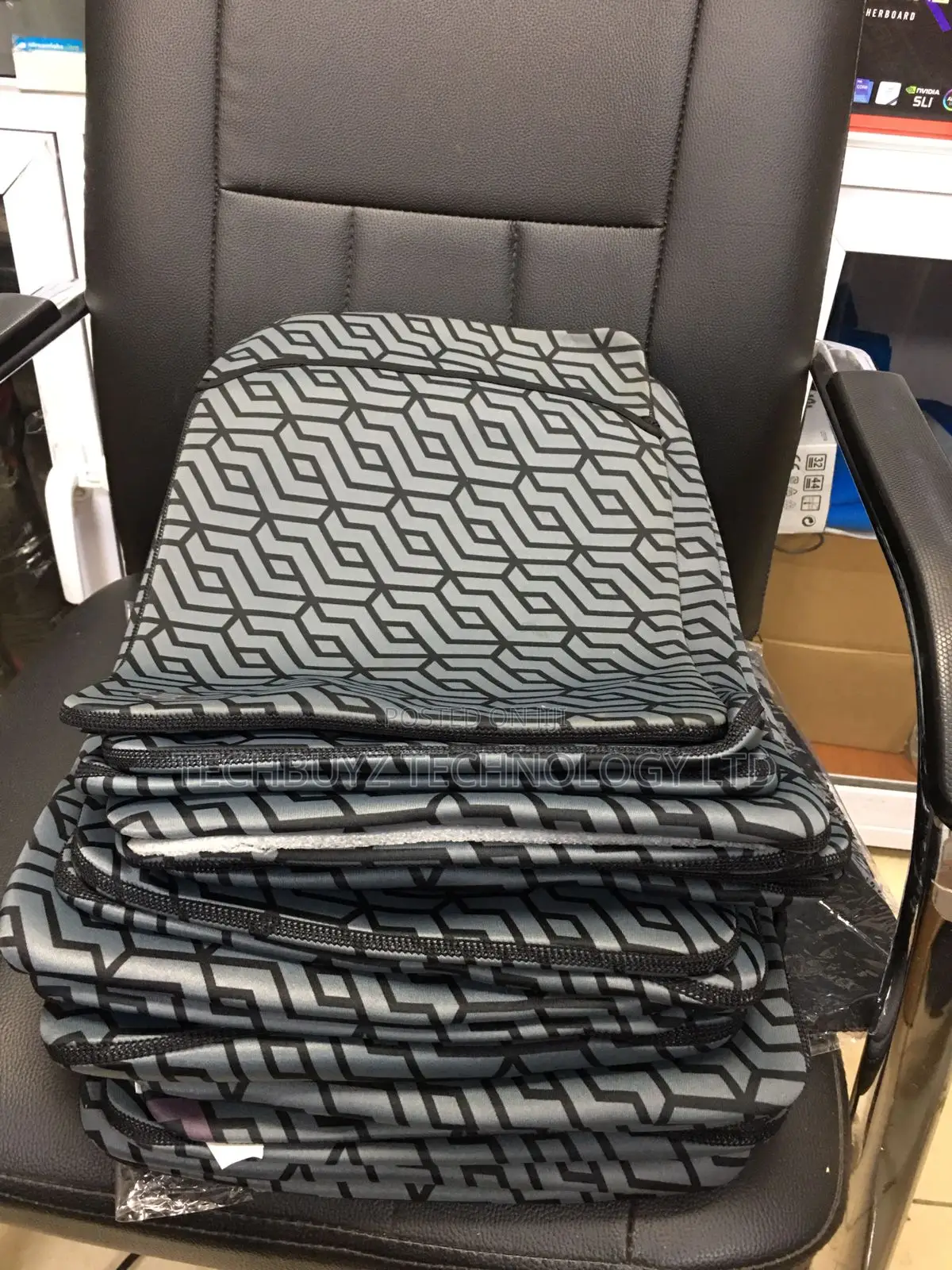 HP Reversible Protective 14 Inch Geo Laptop Sleeve