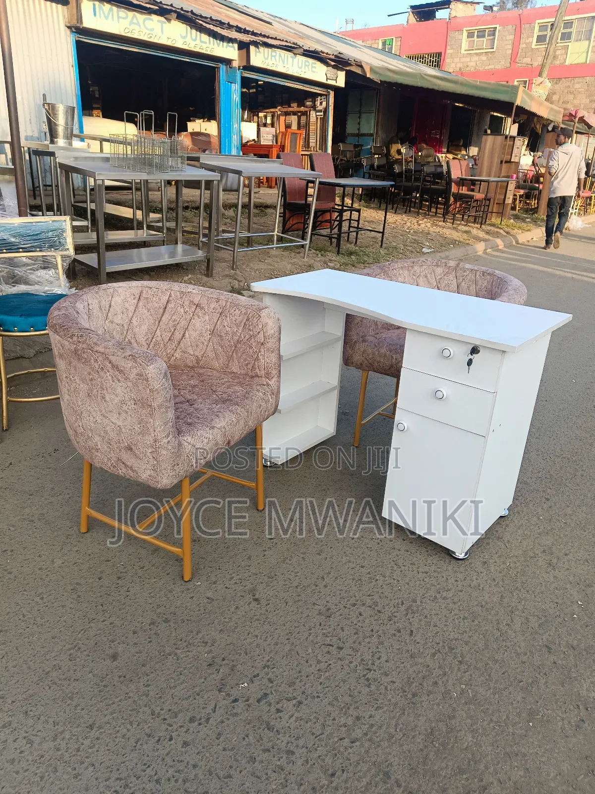 Manicure Set, With Baige Seats and White Table 