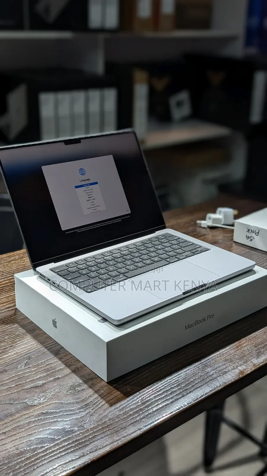 New Laptop Apple MacBook Pro 16GB Apple M3 SSD 1T