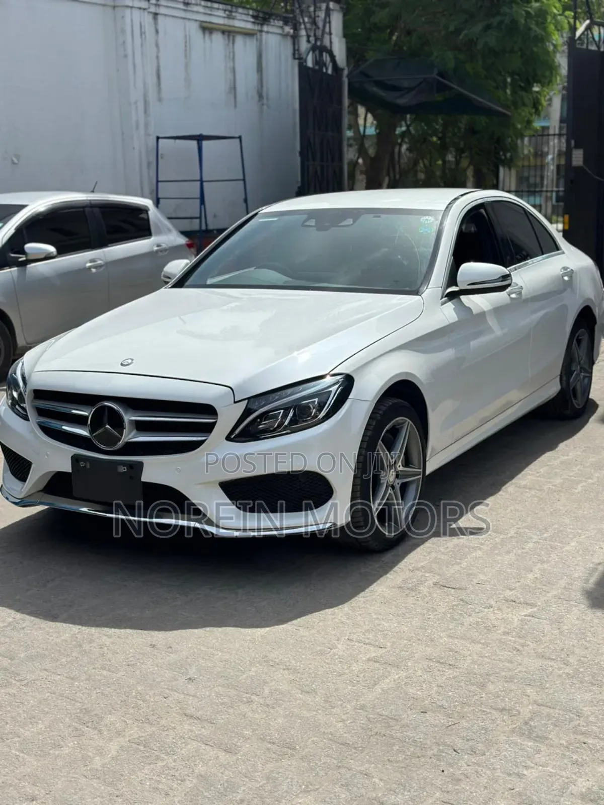 Mercedes-Benz C200 2017 Off white