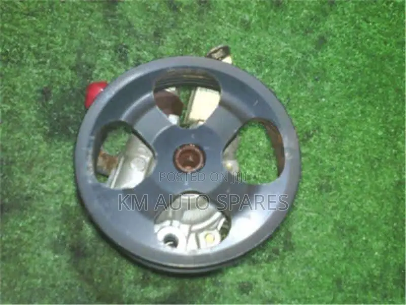 Toyota 2nz Power Steering Pump for Vitz, Belta, Platz.