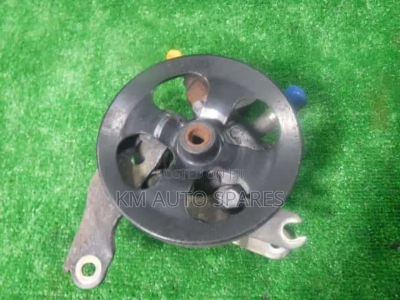 Toyota 2nz Power Steering Pump for Vitz, Belta, Platz.