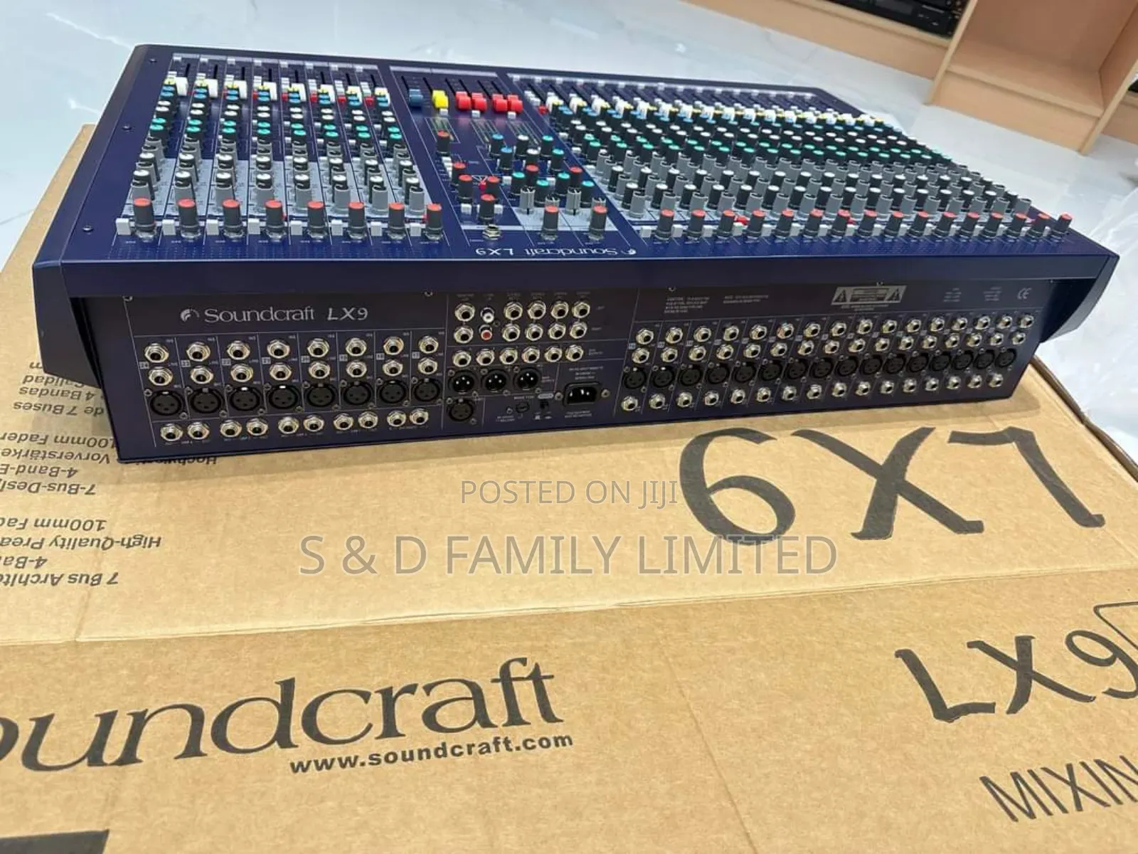 LX9 24 Channels Soundcraft Plain Mixer