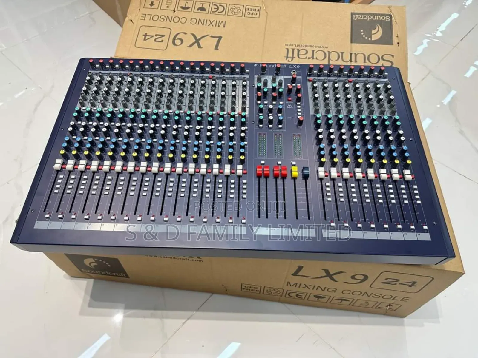 LX9 24 Channels Soundcraft Plain Mixer