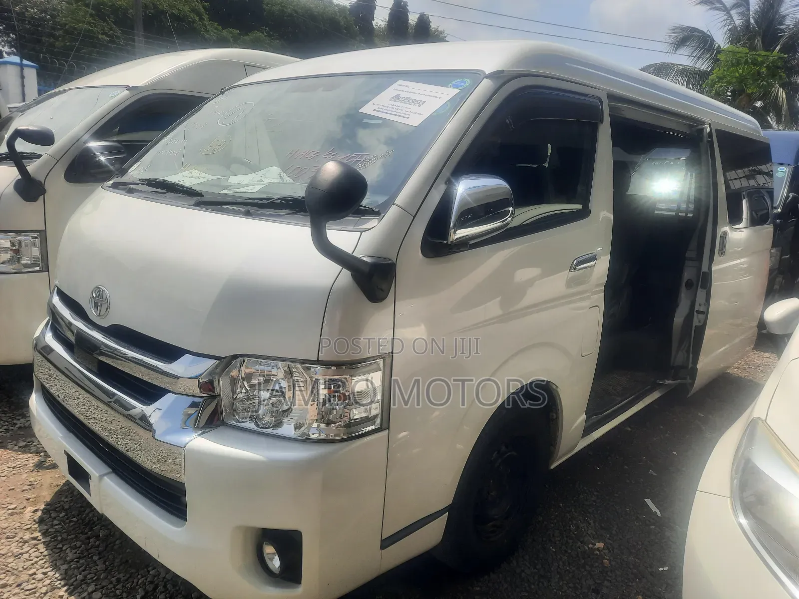 Toyota HiAce 2018 White