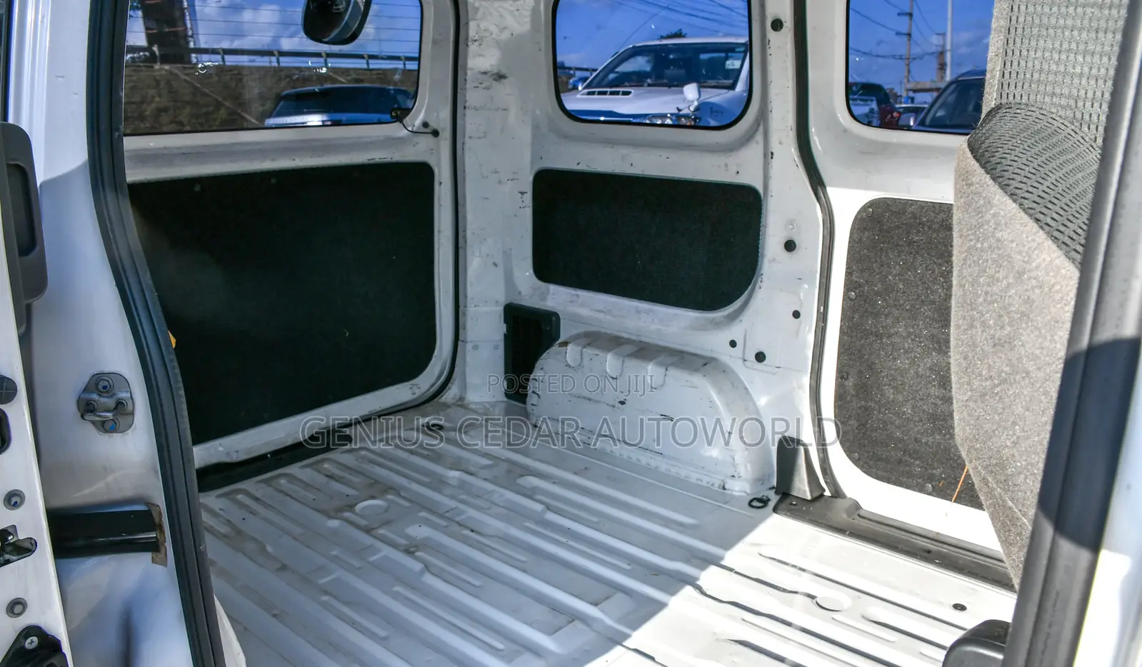Nissan NV200 2017 White