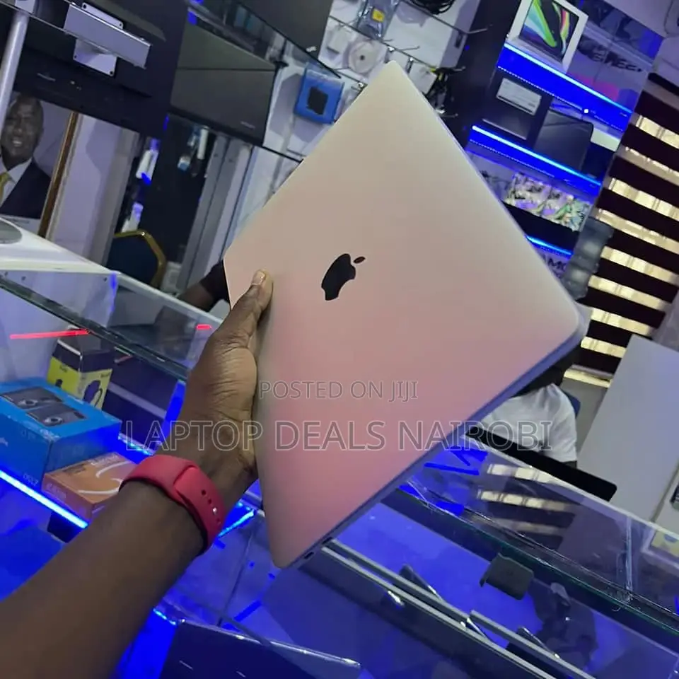 Laptop Apple MacBook Pro 2017 8GB Intel Core I5 SSD 256GB