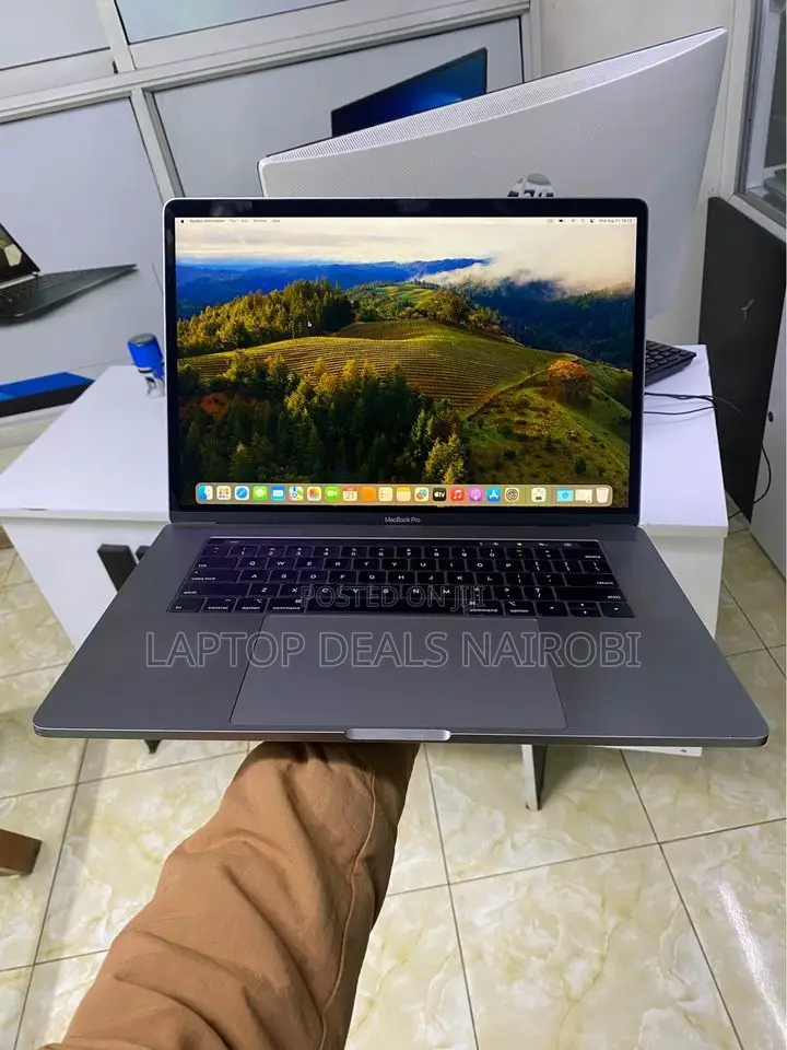Laptop Apple MacBook Pro 2018 32GB Apple M1 Pro SSD 1T