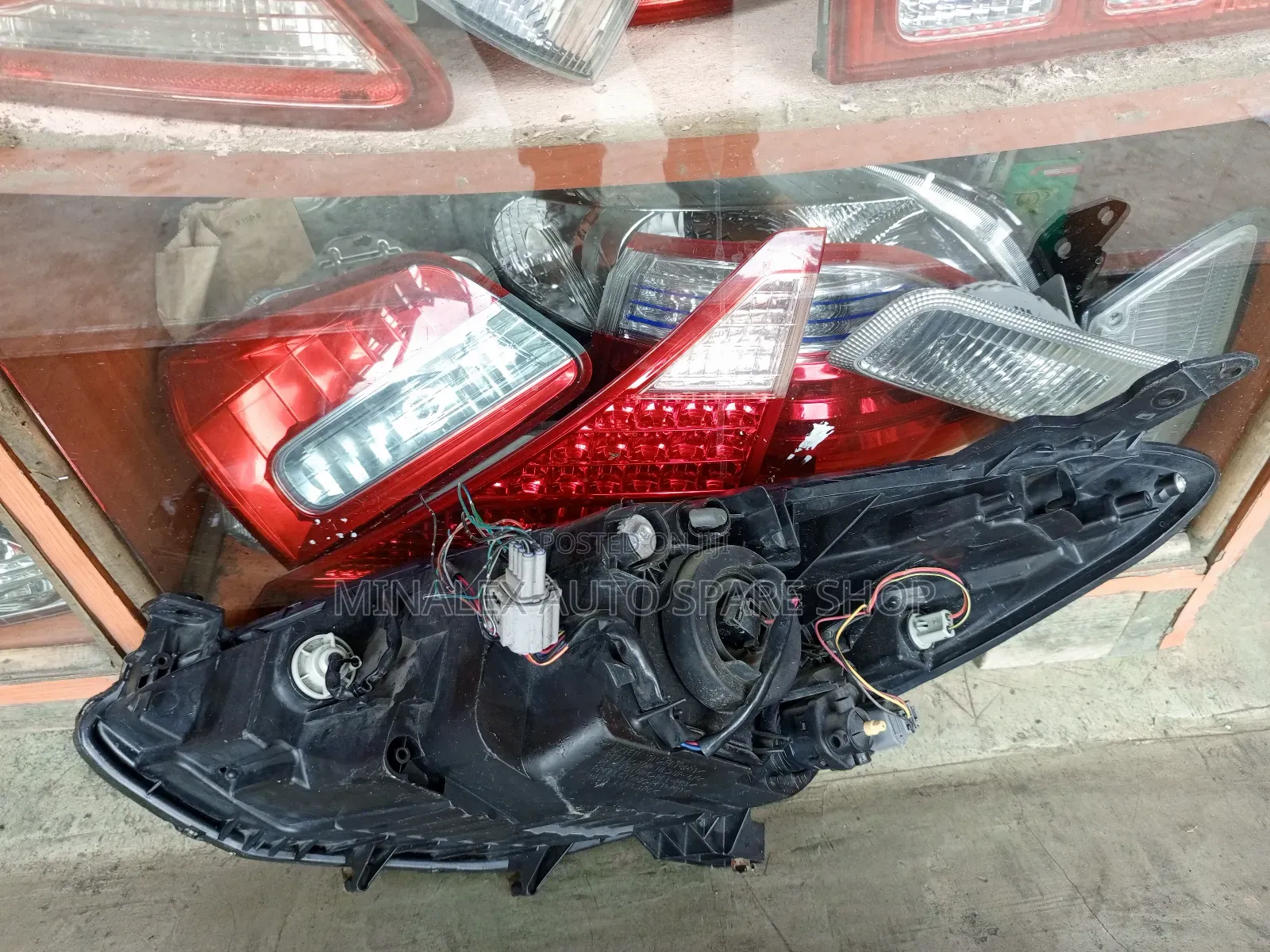 Demio Mazda Nonzenon RHS Headlight Complete With Bulbs