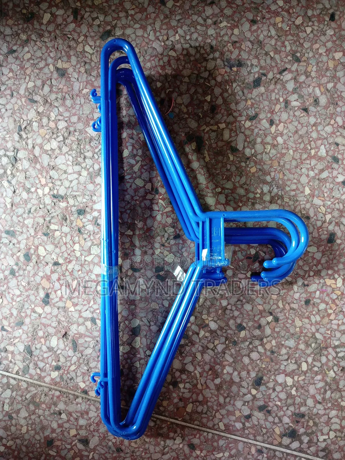 12pc Plastic Hangers