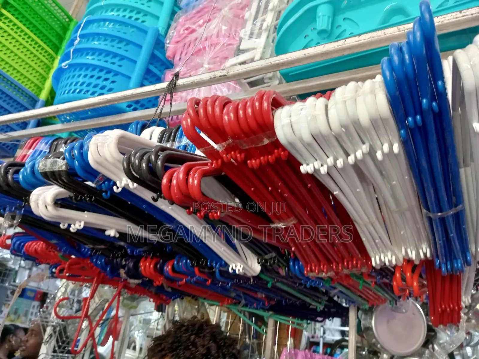 12pc Plastic Hangers