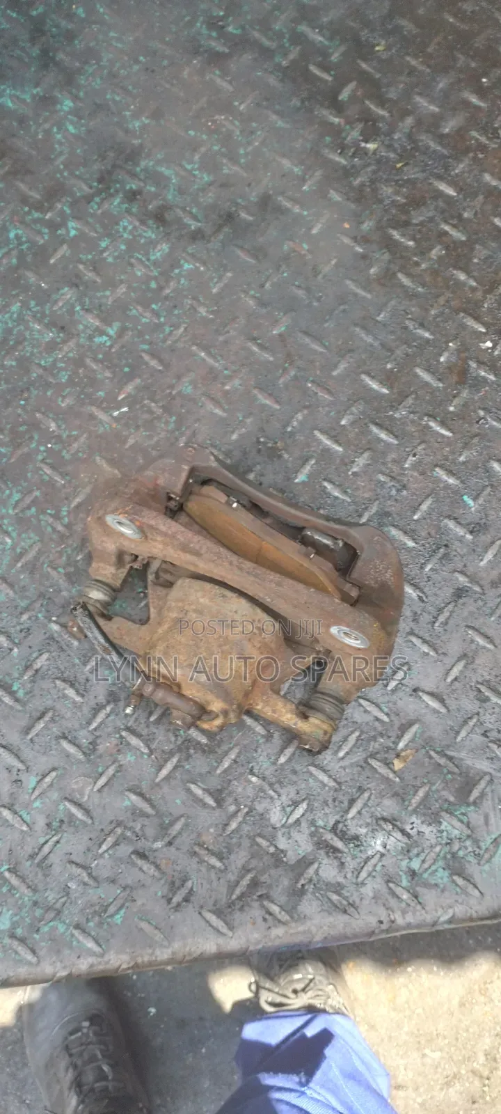 Rear Brake Caliper Toyota Vellfire