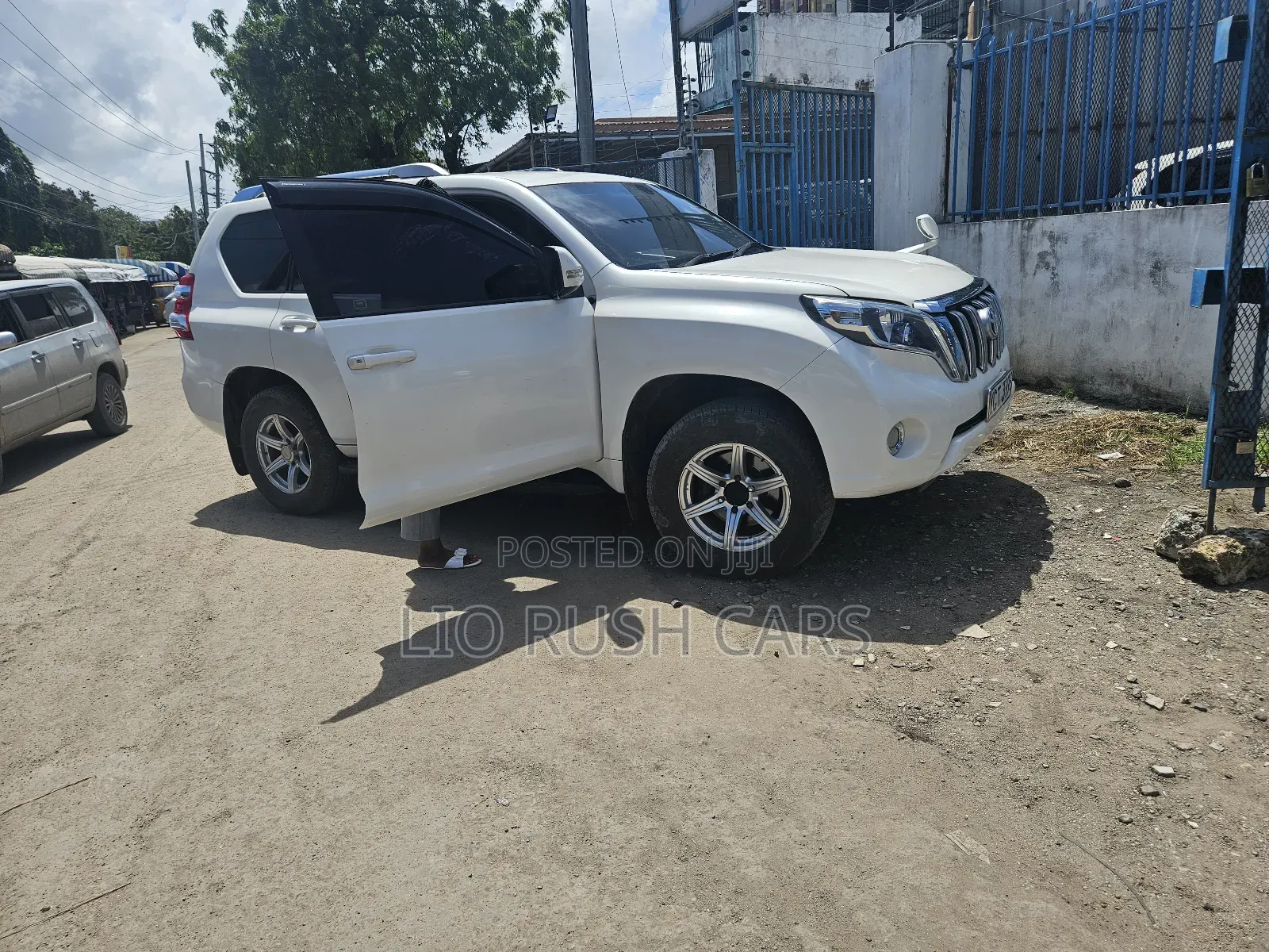 Toyota Land Cruiser Prado 2011 White