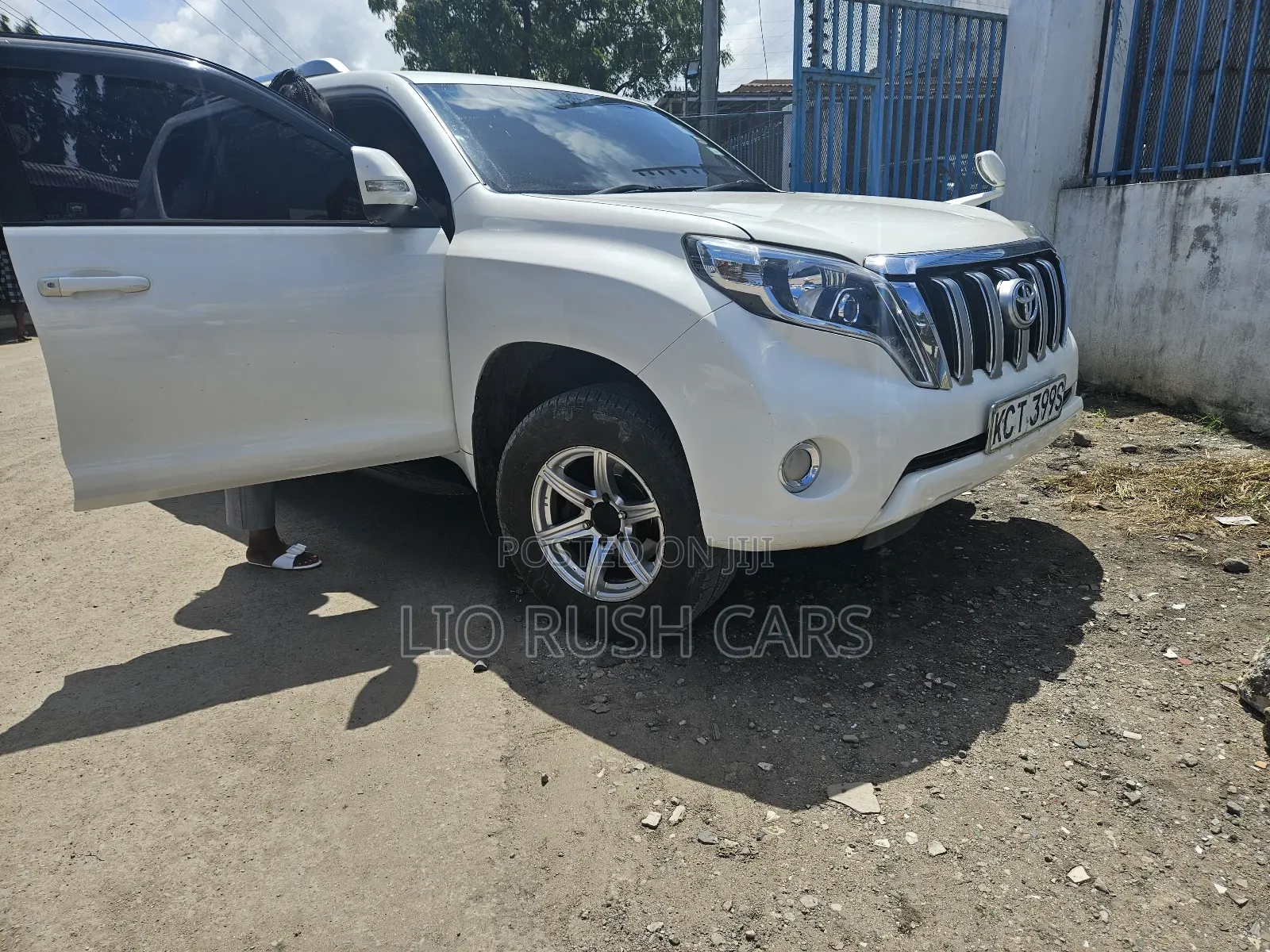 Toyota Land Cruiser Prado 2011 White