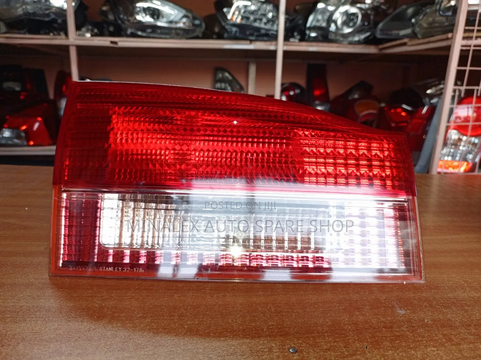 Toyota Vista Station Wagon LHS Bootlight