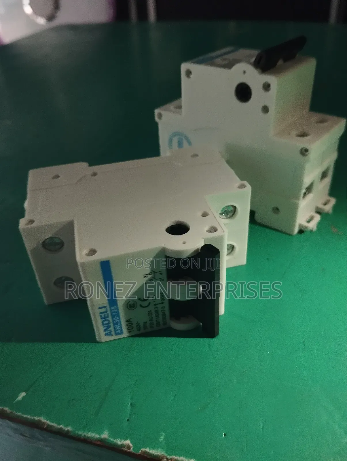 Double Pole 100 Amps