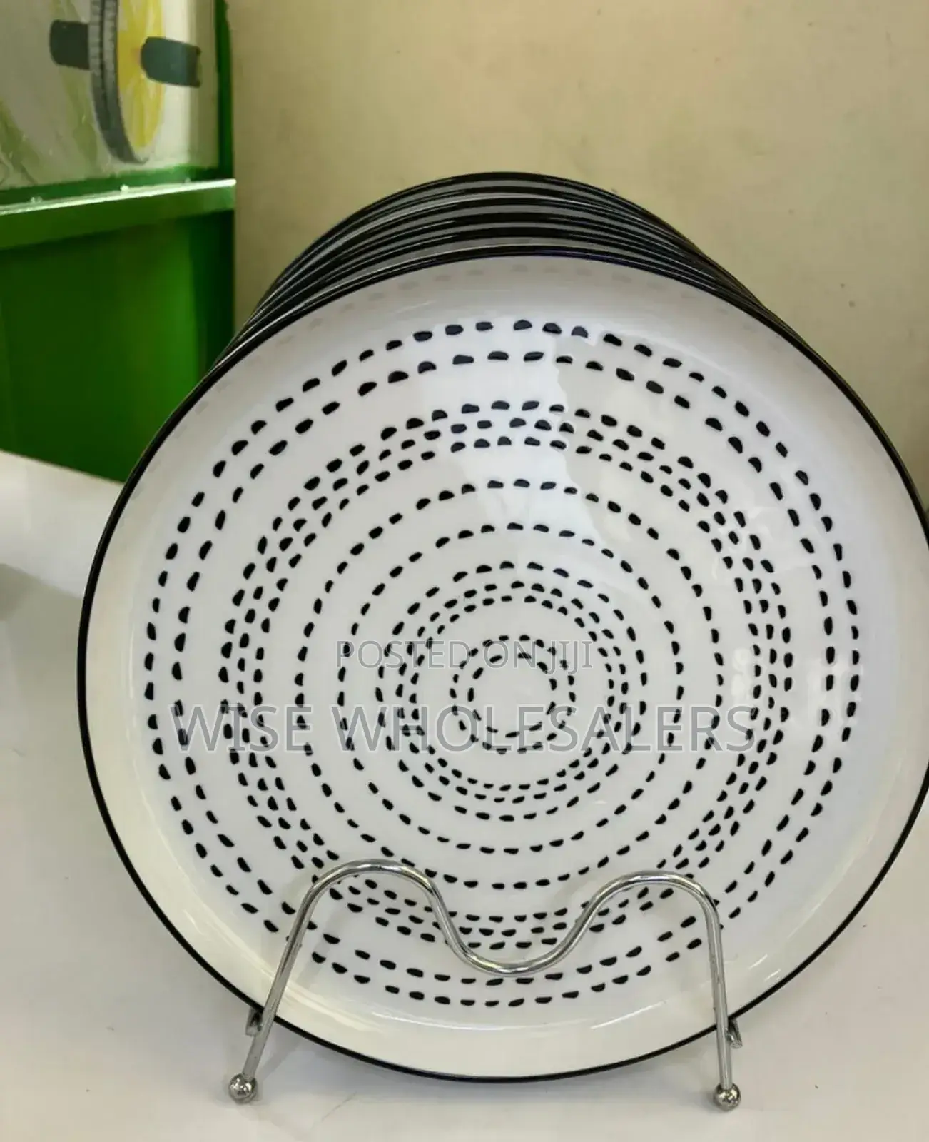 Set Of 6 Dinner Serving Ceramic Plates• ^