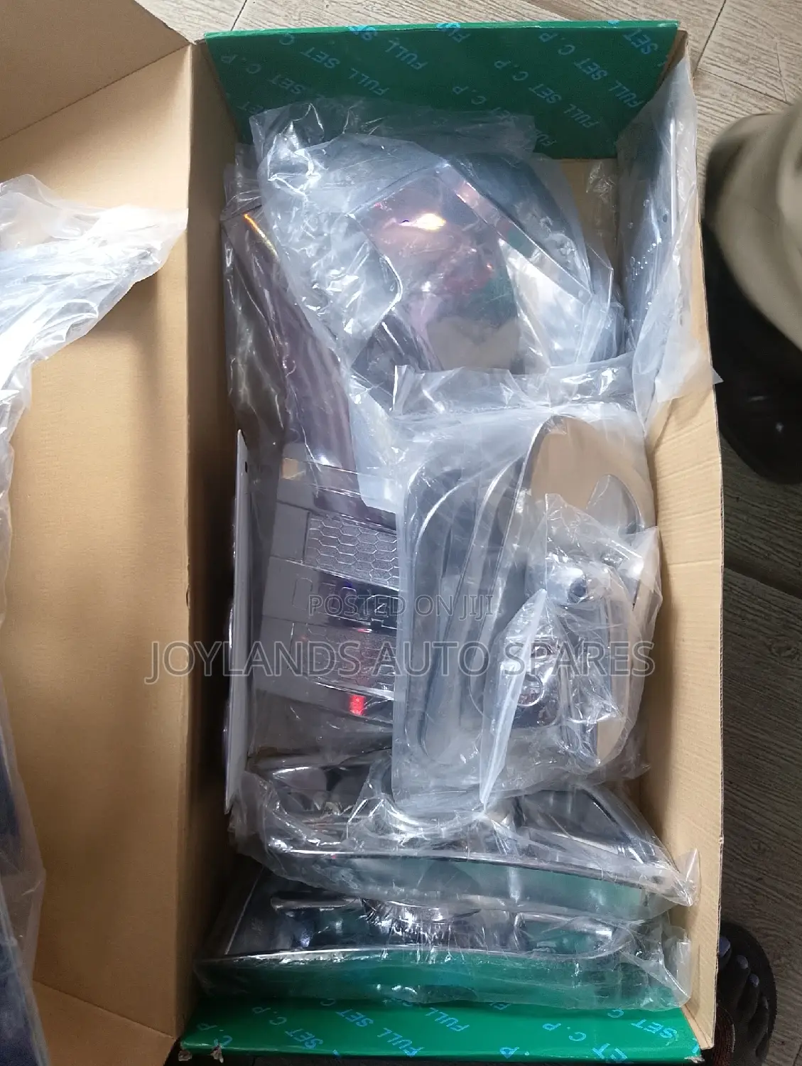 Toyota Hiace 7l 2012 Chrome Kits