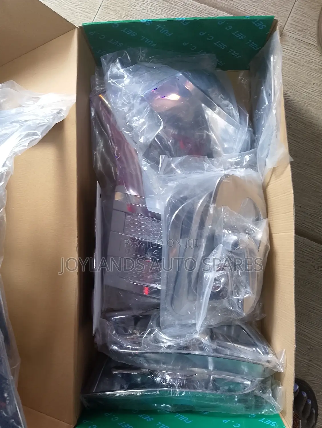 Toyota Hiace 7l 2012 Chrome Kits