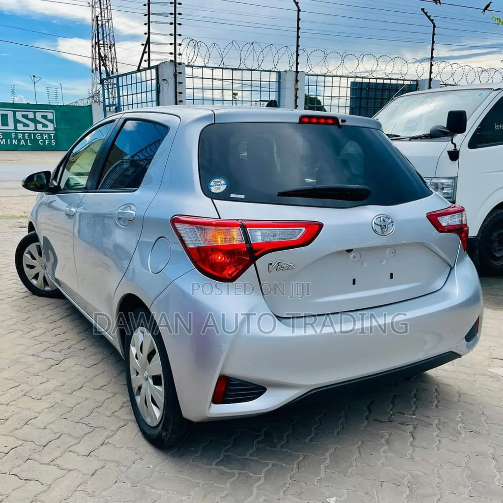 Toyota Vitz 1.3 AWD 5dr 2017 Silver