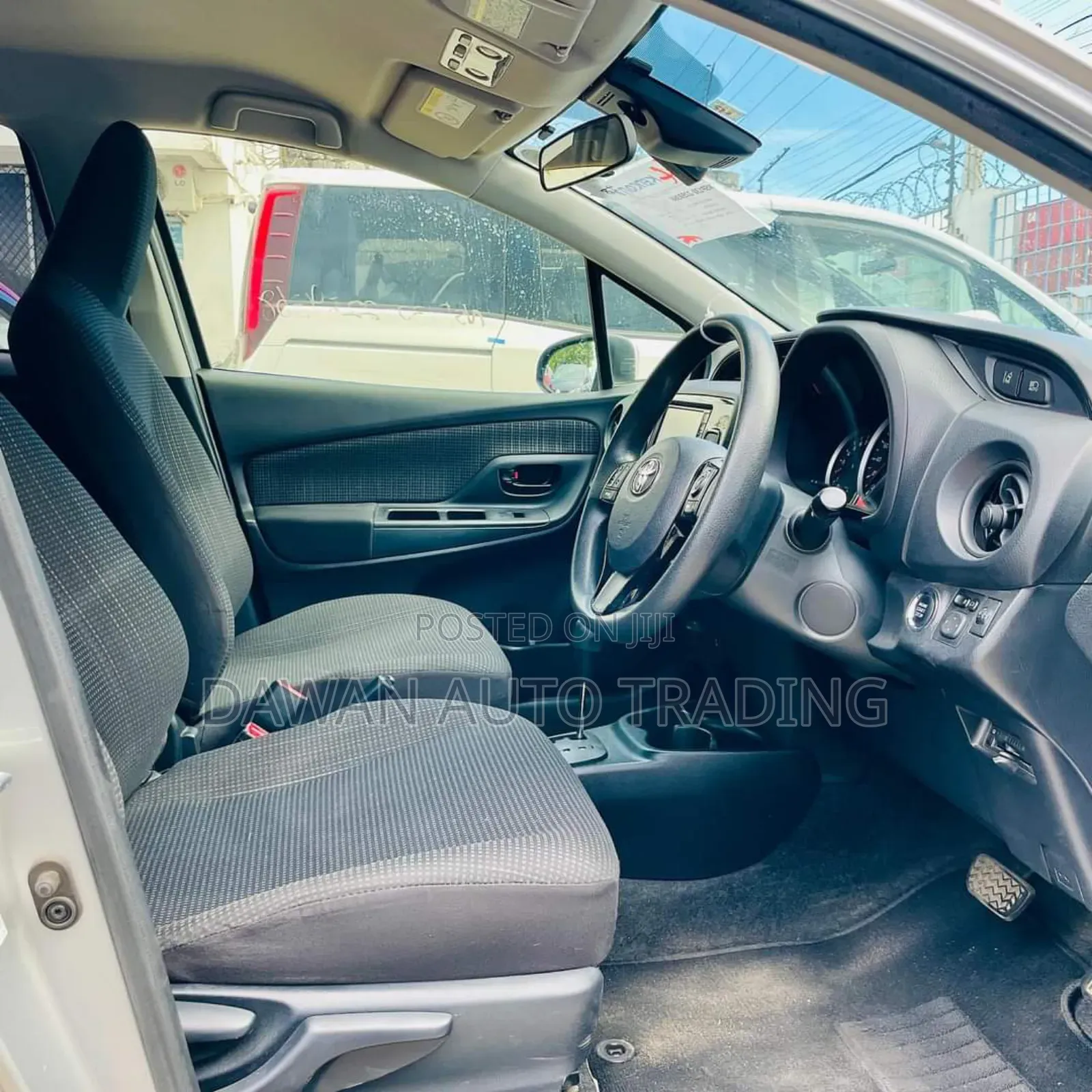 Toyota Vitz 1.3 AWD 5dr 2017 Silver