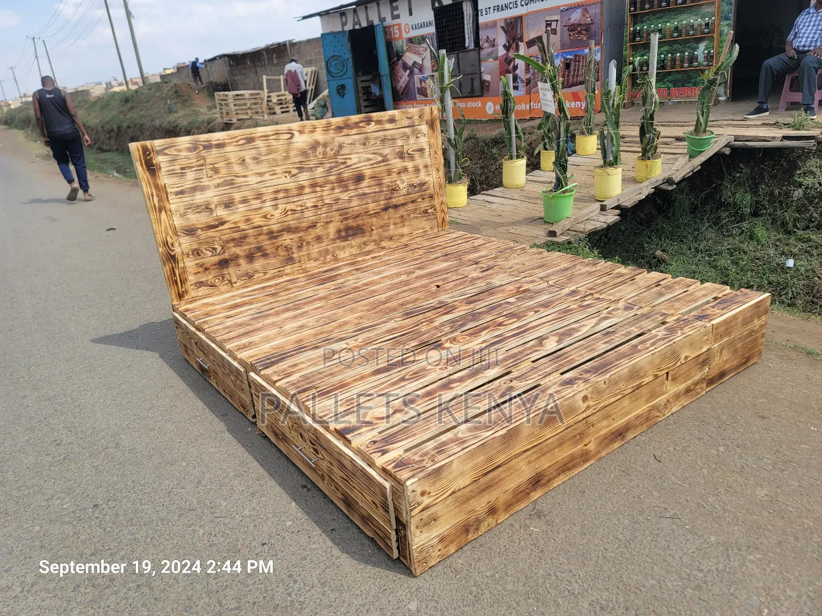 6x6 Pallet Bed With Storage
