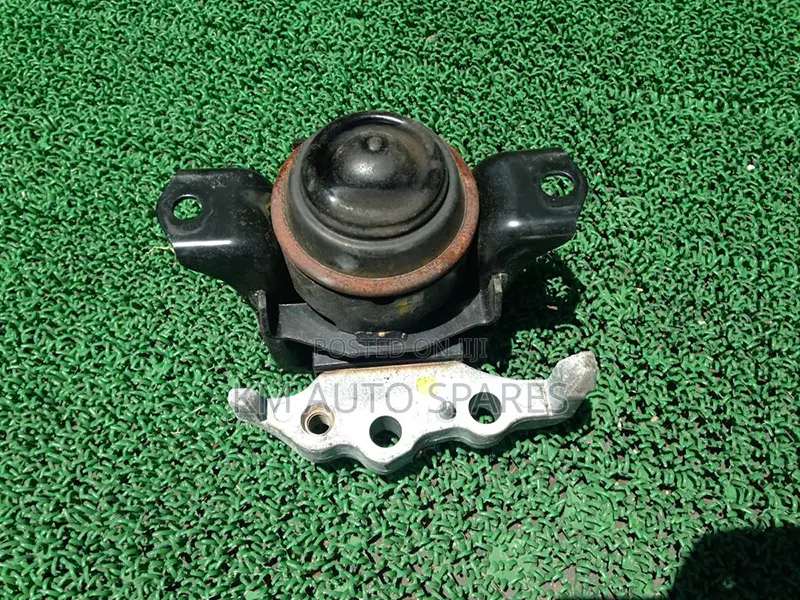 Daihatsu Mira Engine Mount.