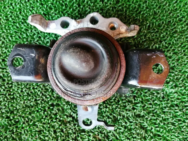 Daihatsu Mira Engine Mount.