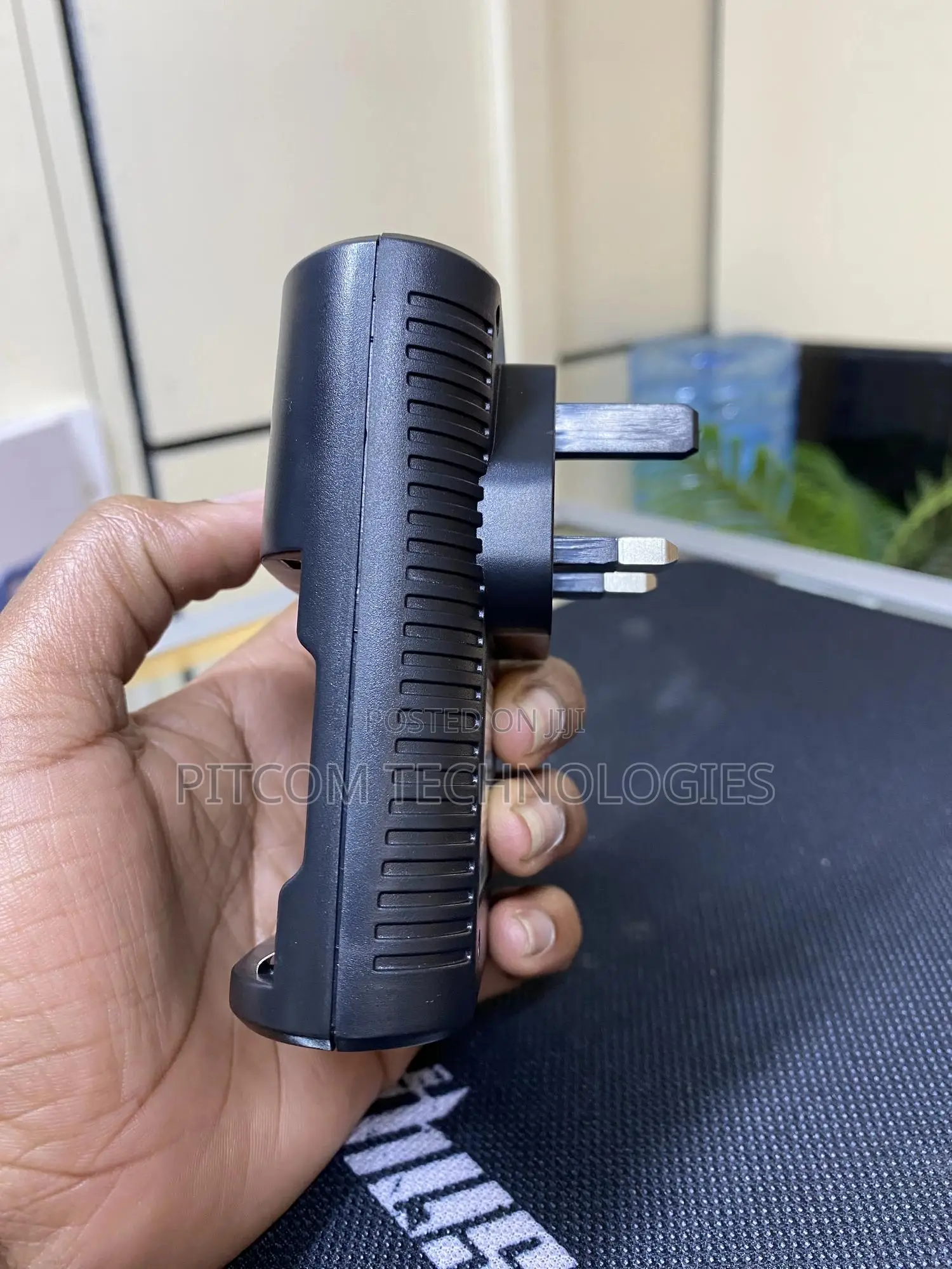 Rechargeable Batteries Charger For Aa,Aaa 9v