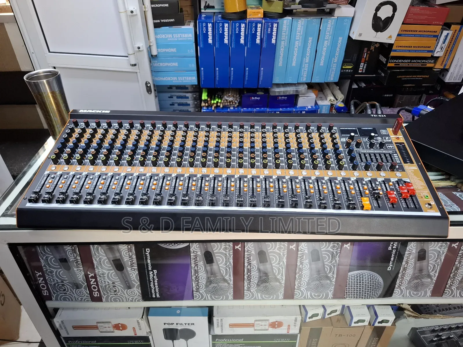Mackie 24 Channels Plain Mixer