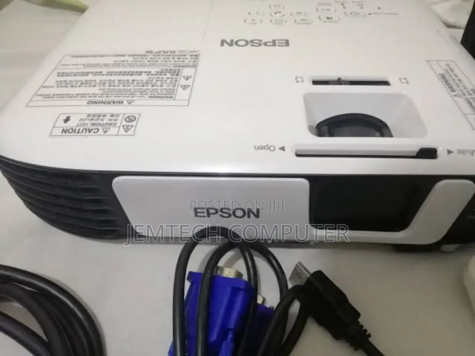 Epson EB-W51/Epson EB-W51 WXGA 3LCD 4000 Lumens Projector
*