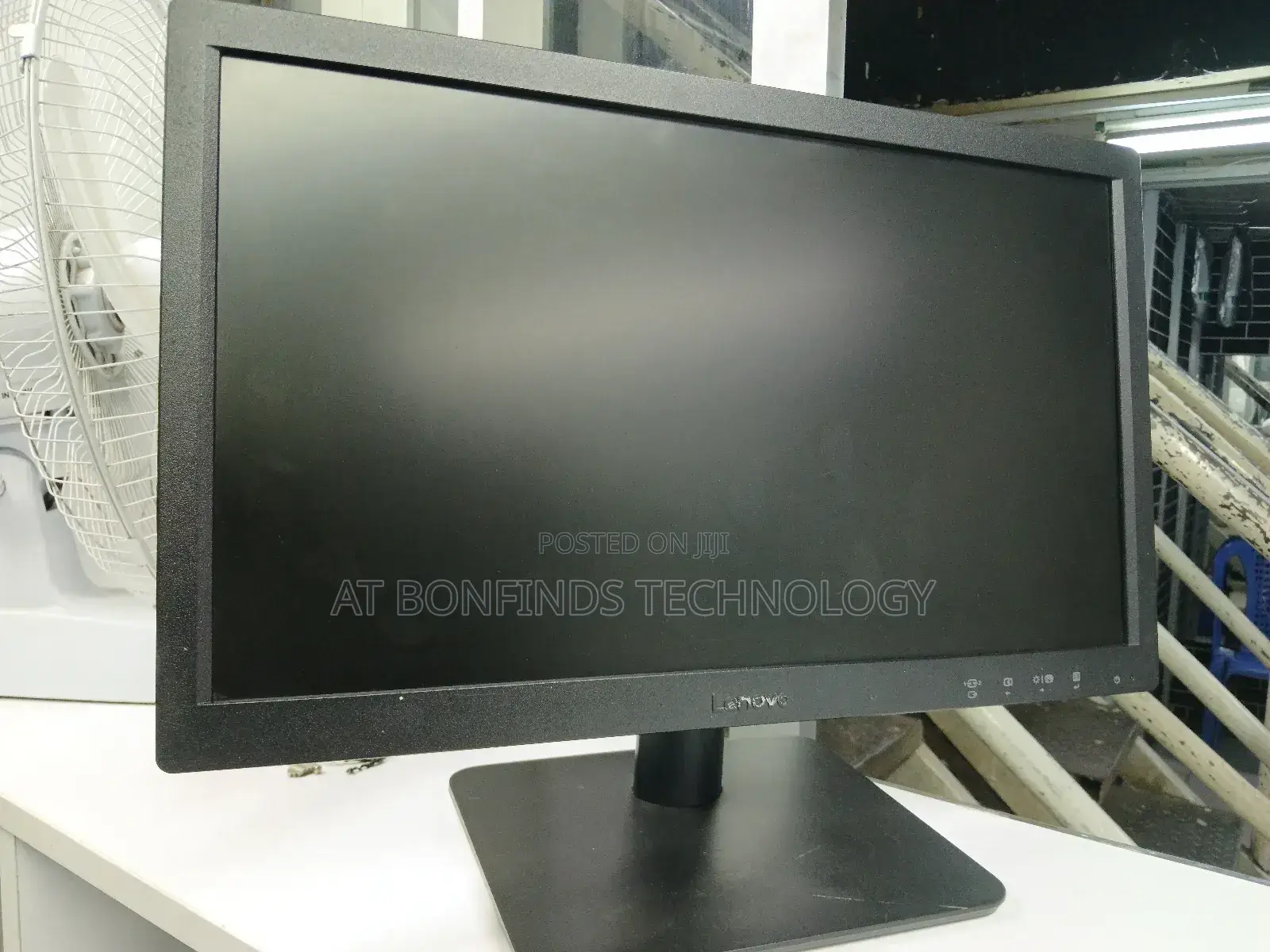 LENOVO 19 Inche Monitor