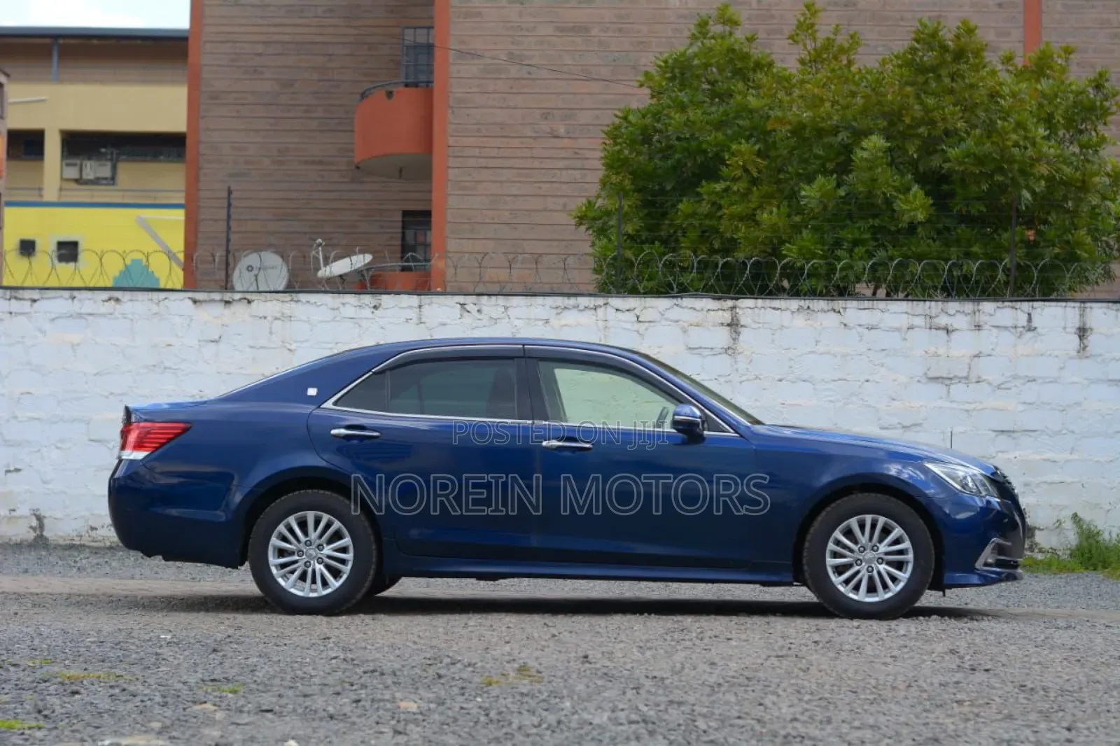 Toyota Crown 2017 Blue