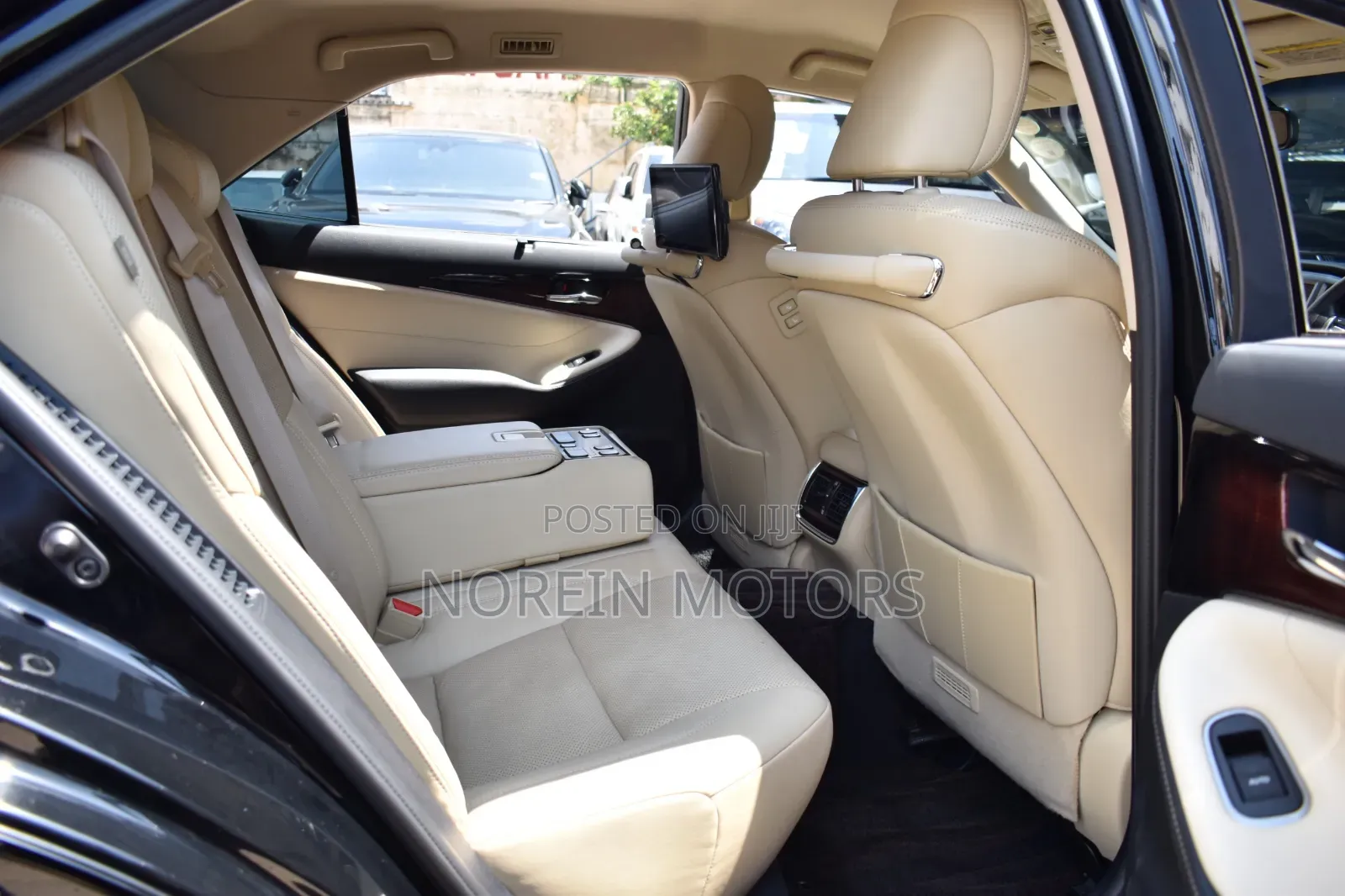 Toyota Crown 2017 Black