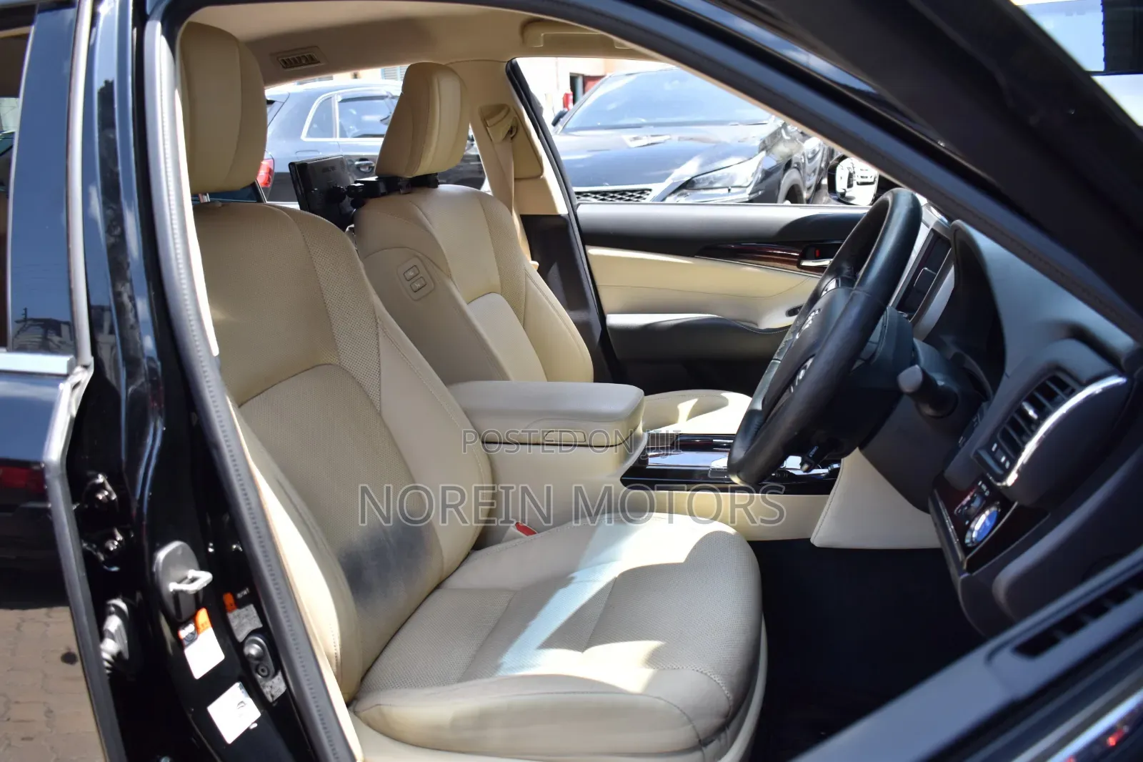 Toyota Crown 2017 Black
