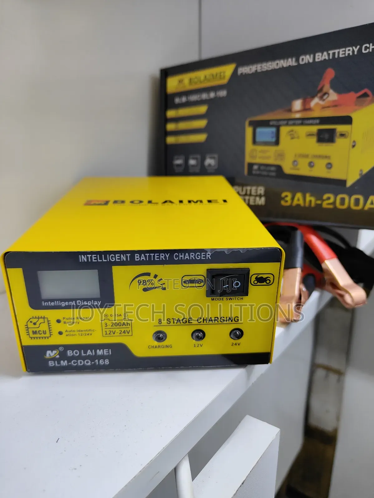 Car Charger Battery. Charging Machine 12/ 24 Volts.