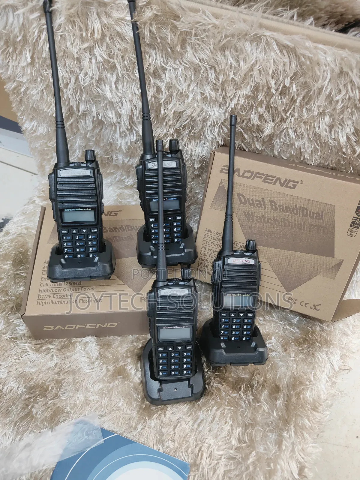 Baofeng UV-82 5W Radio
4 × 1800mah Li-Ion Battery