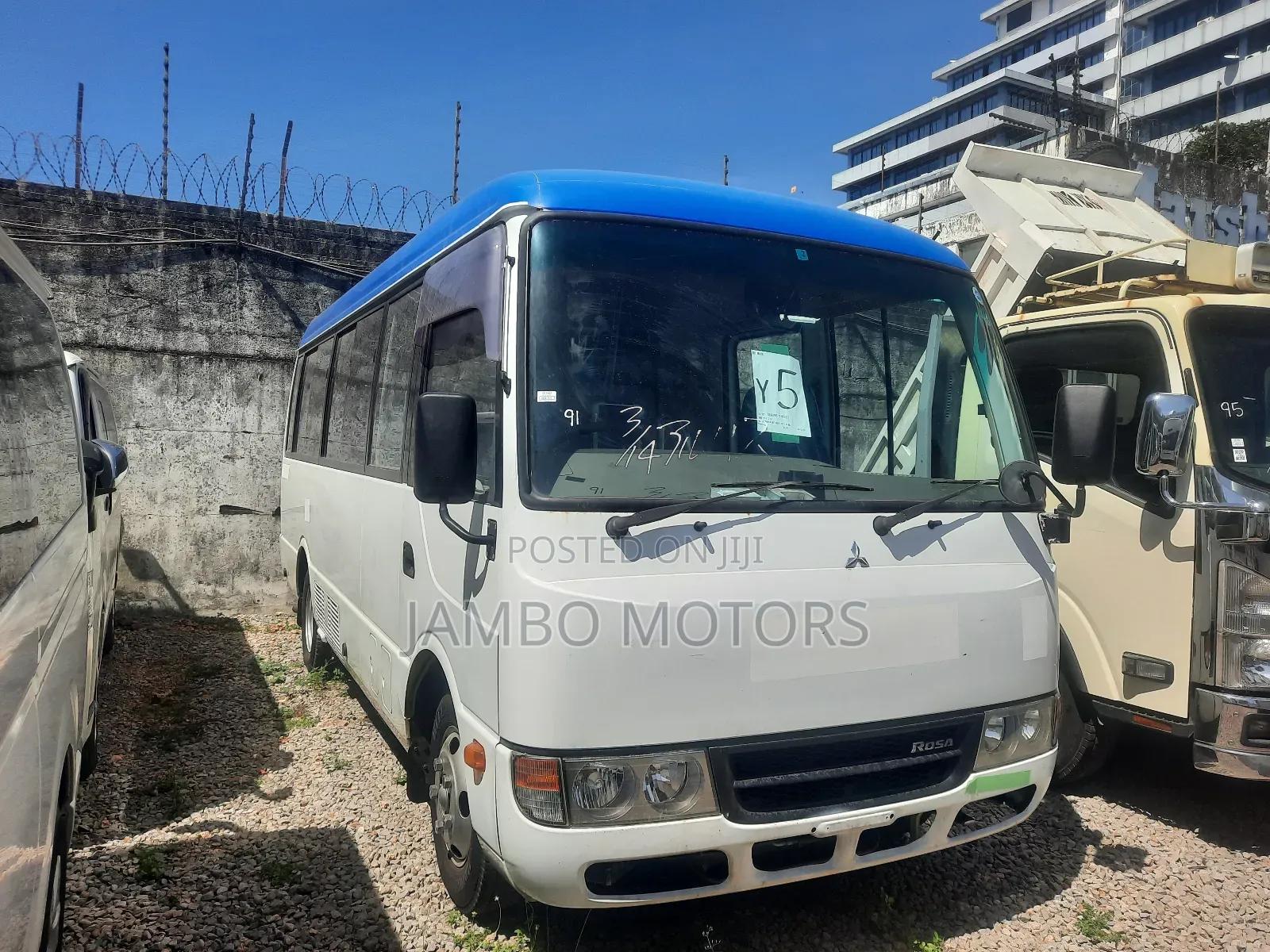 Mitsubishi Fuso Rosa 2017 White