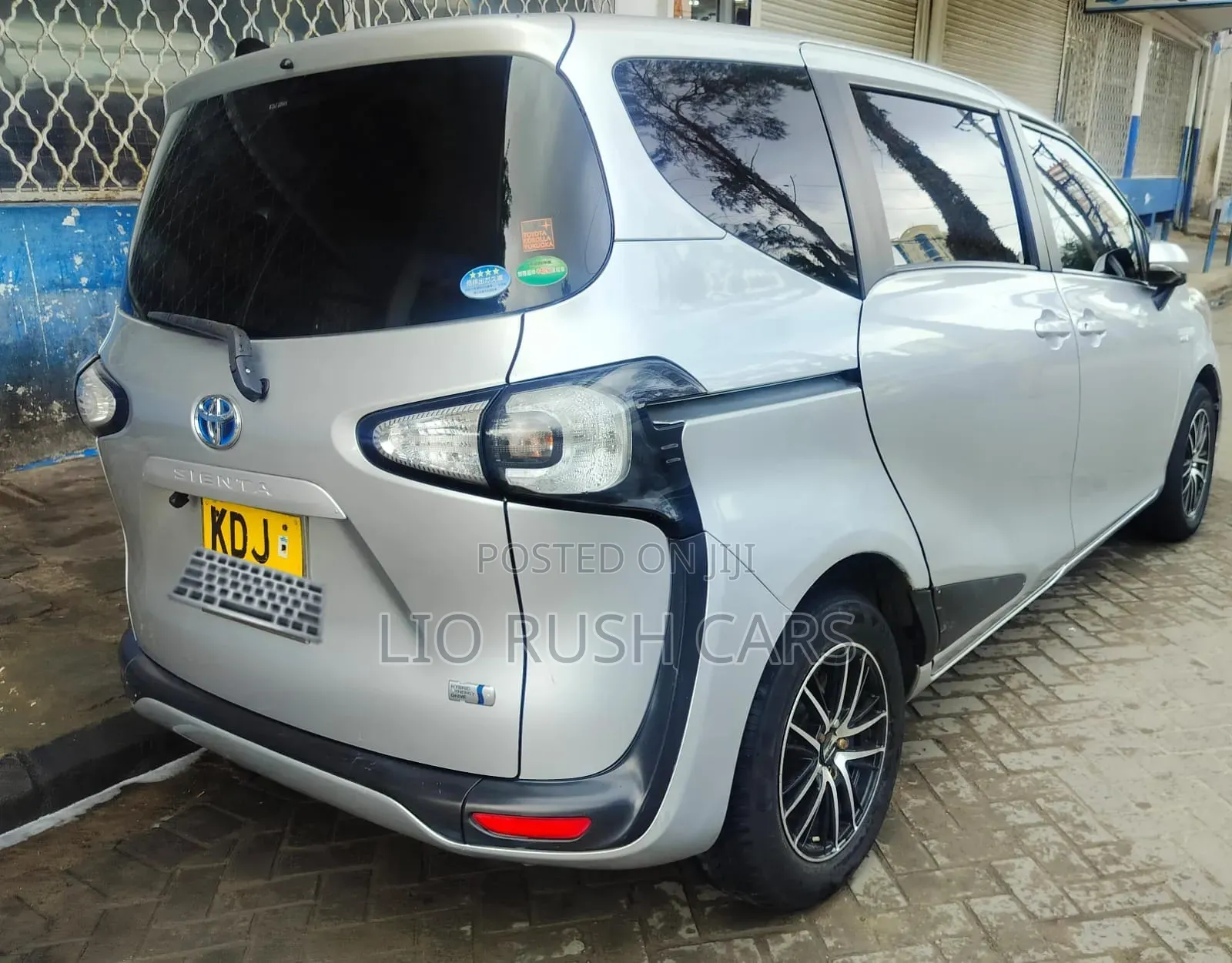 Toyota Sienta 2016 Silver