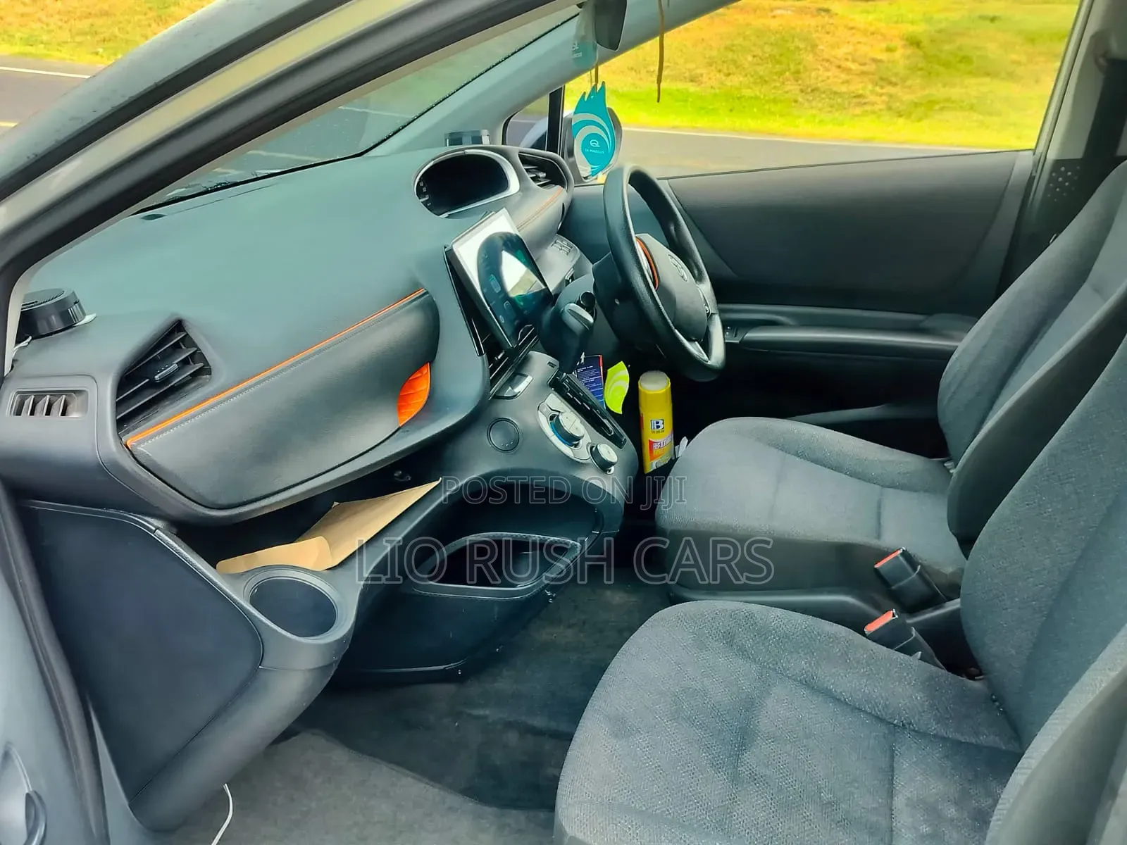 Toyota Sienta 2016 Silver