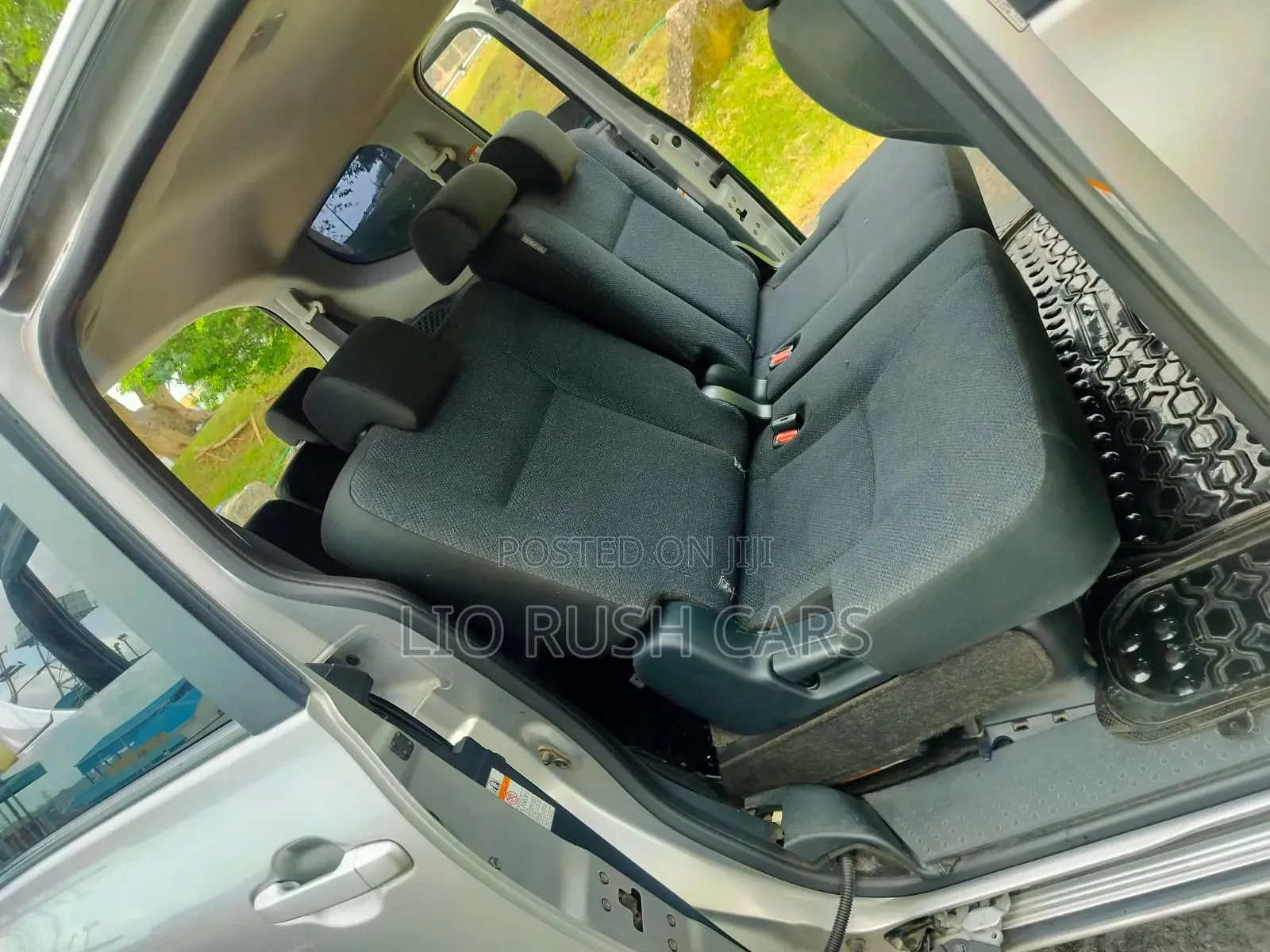 Toyota Sienta 2016 Silver