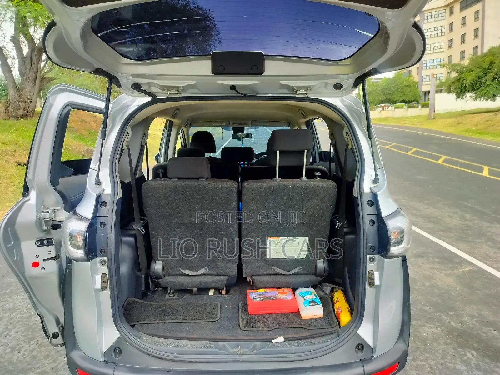 Toyota Sienta 2016 Silver