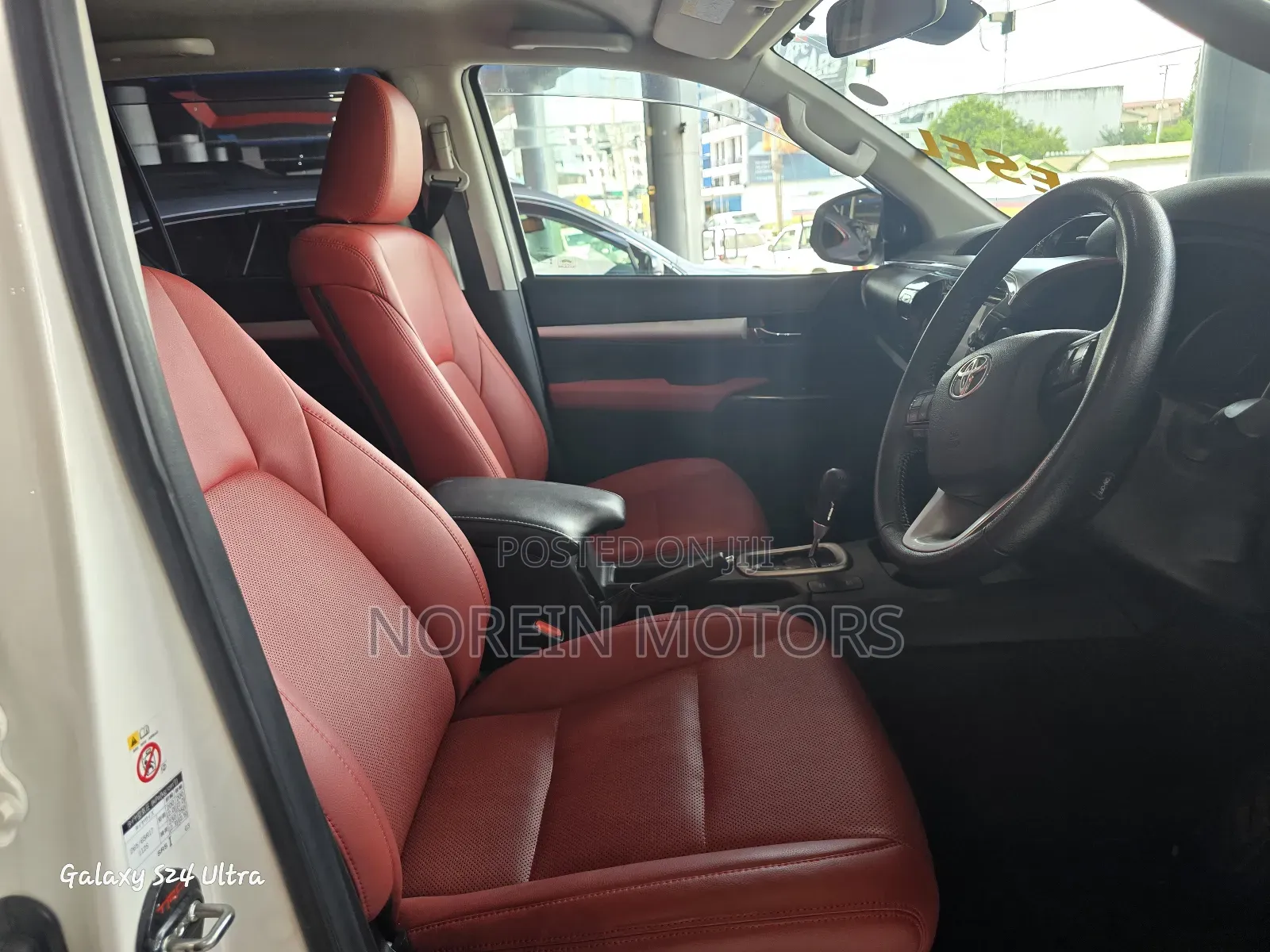 Toyota Hilux 2018 White