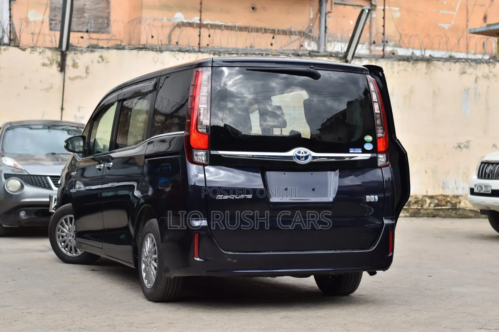 Toyota Esquire 2017 Black