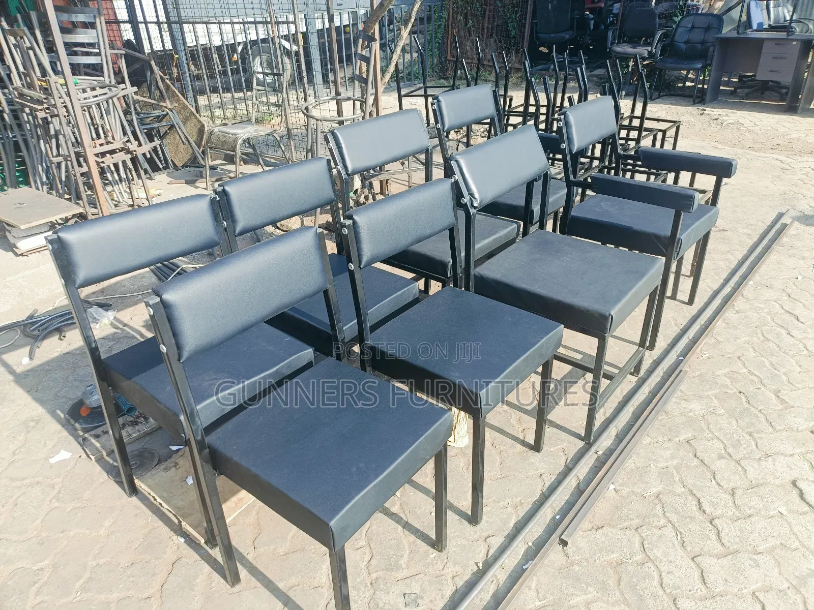 Catelina Visitor Chair.