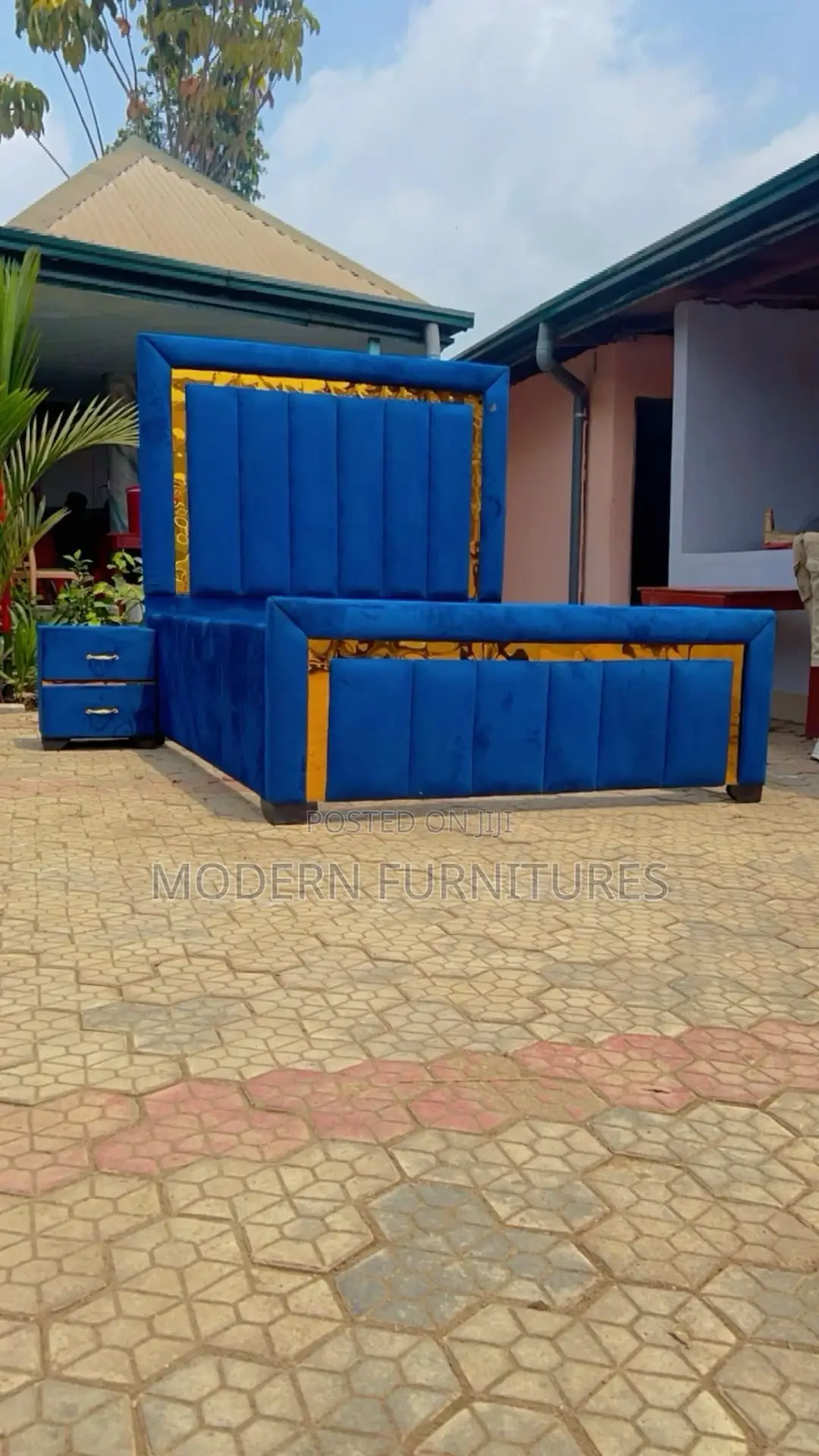 Modern Luxurious 5 by 6 Lines Bed